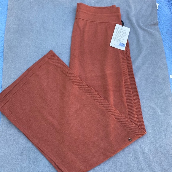 Lululemon in the comfort zone pant - Picture 3 of 4